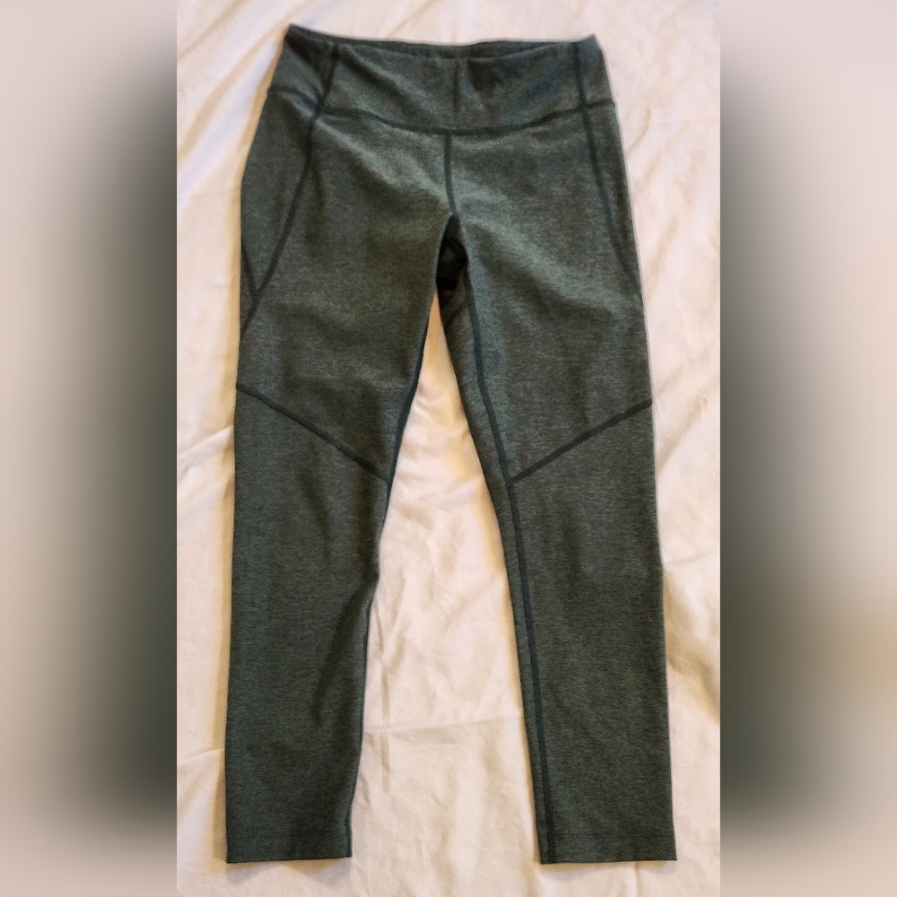 Outdoor Voices‎ Green 3/4 Length Leggings Size Medium